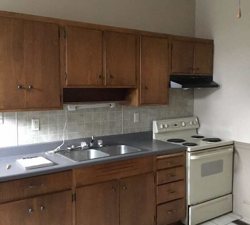 2nd image of 323 S 6th St #1