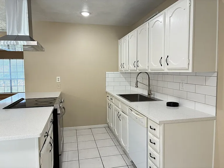 2715 Kingfisher Dr — Photo 9