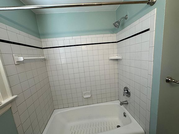 5th image of 2302 Stanley Ave SE