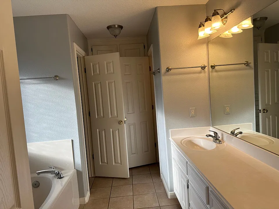 115 Blue Bird Ct
