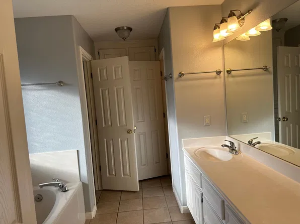115 Blue Bird Ct, Richwood, TX 77531