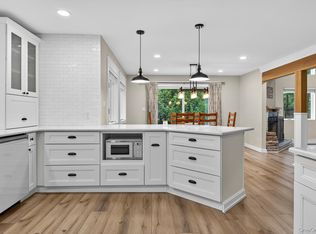 123 Elizabeth Way, Ridge, NY 11961