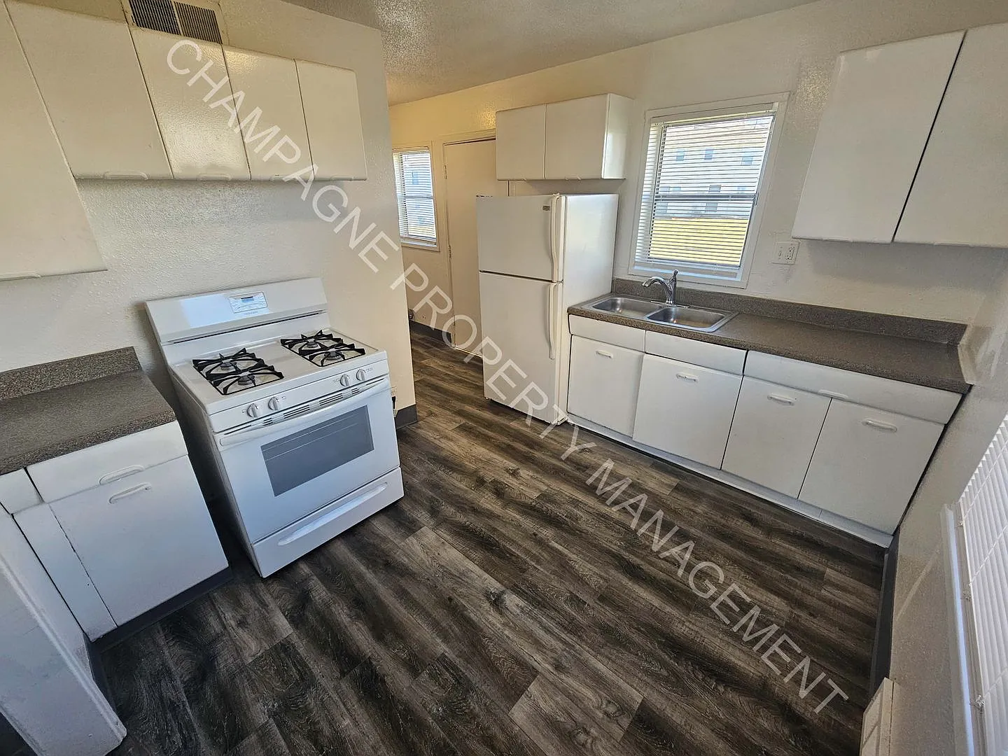 9508-9510 Harrison St. — Photo 3