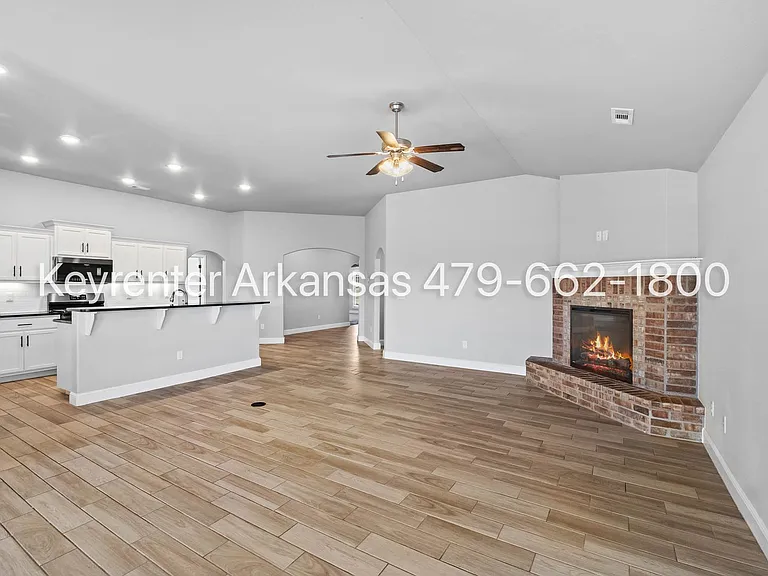 761 Melrose Pl — Photo 7