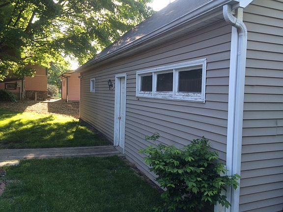 3 Car Garage
