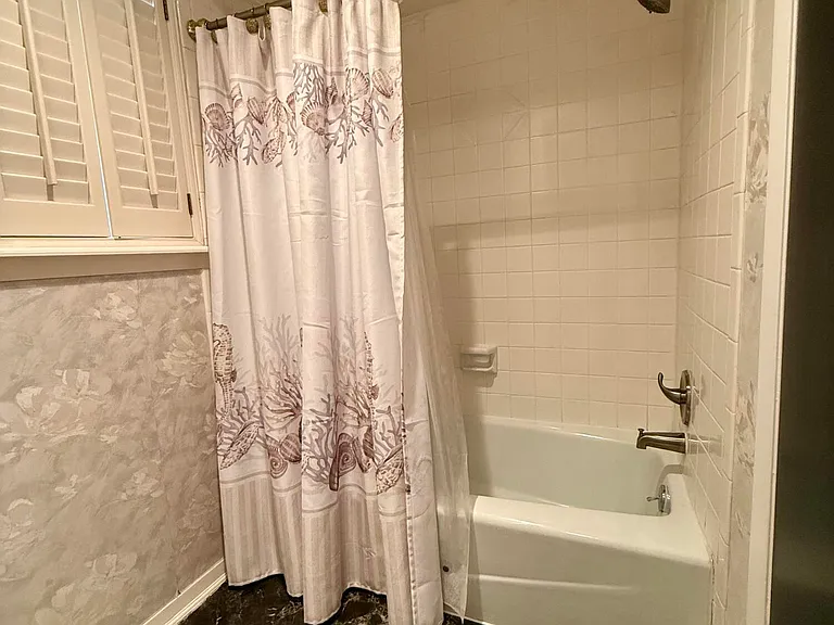 1649 Lomaland Dr — Photo 15