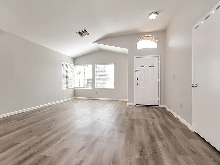 5244 Del Lago Dr — Photo 8