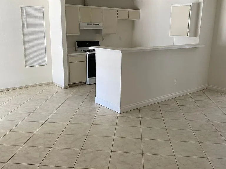 10231 Lawson Ave — Photo 5