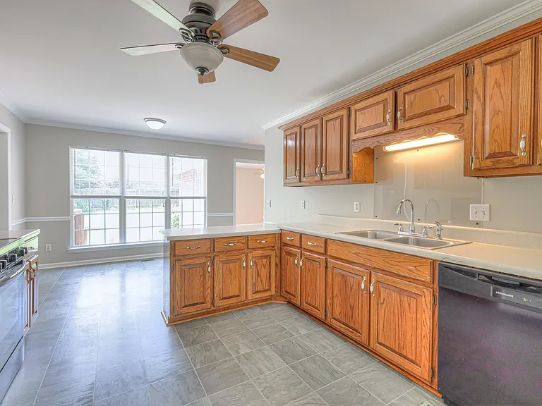 405 Sandi Ct — Photo 12