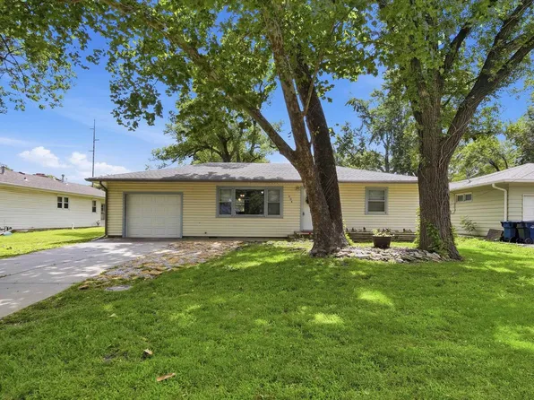 604 S 4th St, Osage City, KS 66523