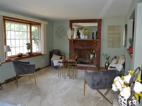 55 Belvidere Cir, Lowell, MA 01852