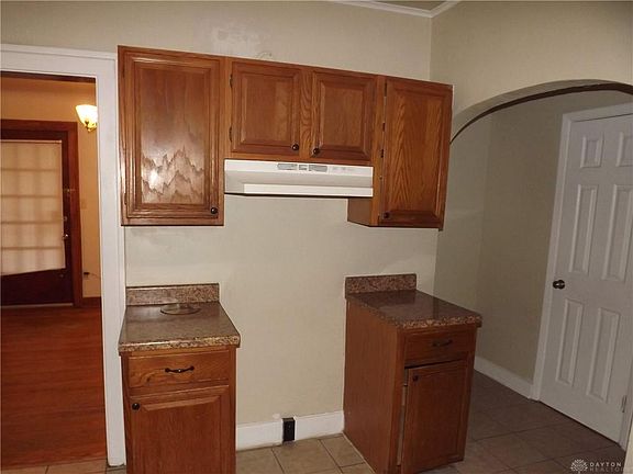 5th image of 150 Maplelawn Dr