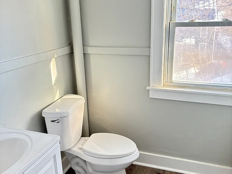 20 Pythian Ave #2L — Photo 4