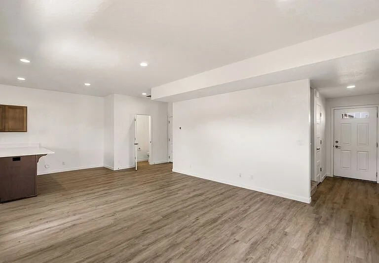 1122 N Davis Ln — Photo 6