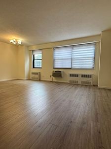 3960 54th St APT 1A, Flushing, NY, 11377