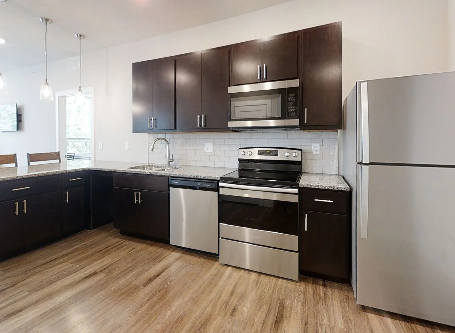 103 E Healey St - 512 — Photo 4