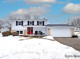 2340 Briar Hills Dr NE, Grand Rapids, MI