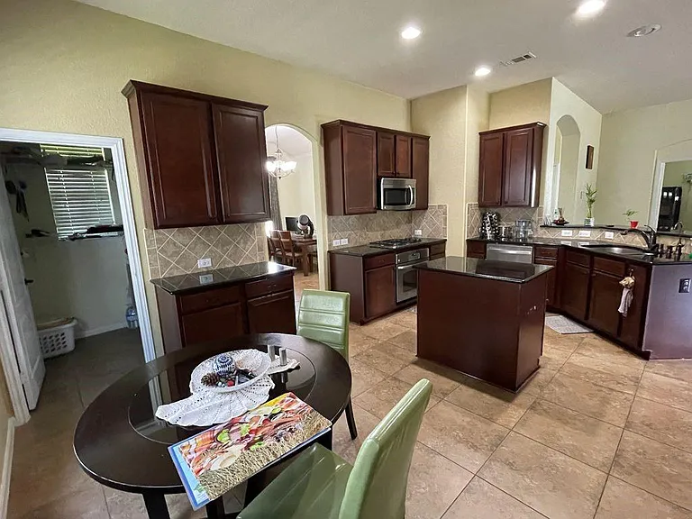 326 Trillium Dr — Photo 7