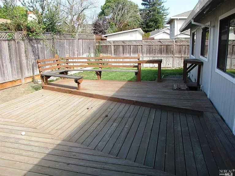 1585 Rainier Ave — Photo 10