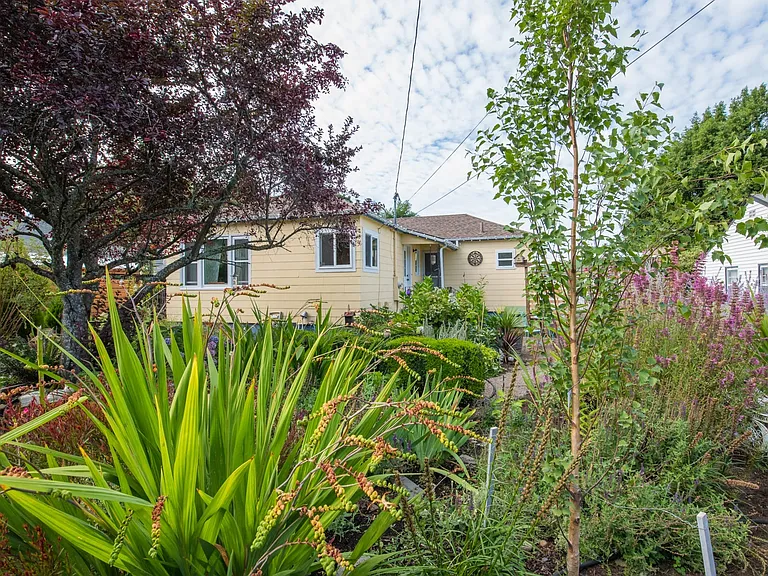 5035 NE Sumner St — Photo 2