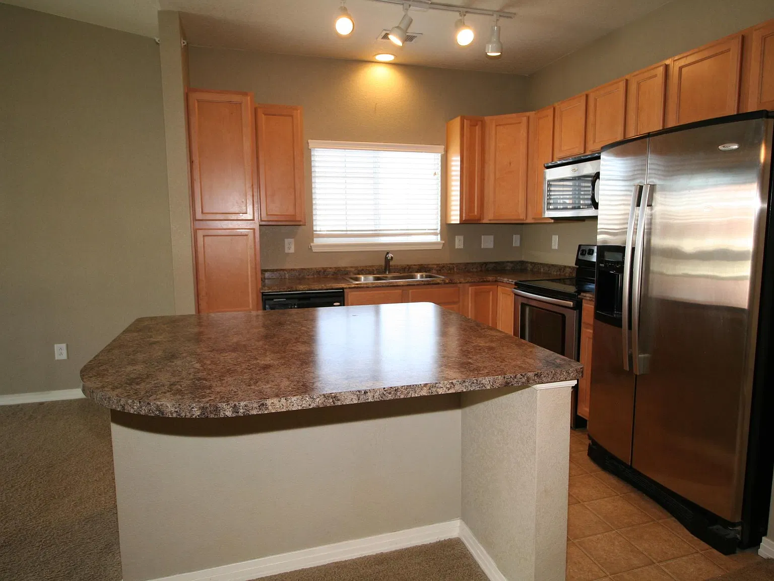 2 bed, 1205 sqft, $2,100 — Photo 4