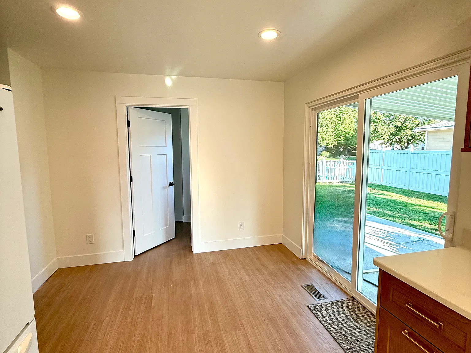 3 bed, 1205 sqft, $2,300 — Photo 4