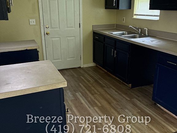 3rd image of 768 Fairgreen Ave