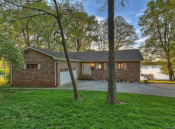 3rd image of 344 Lakeview Shores Loop