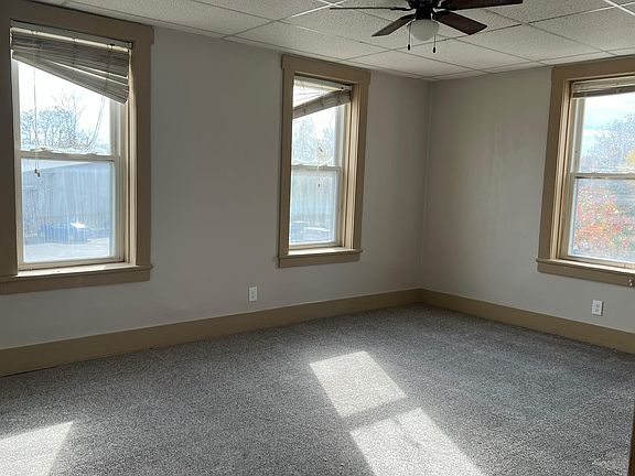 4th image of 131 1/2 E Winter St #1