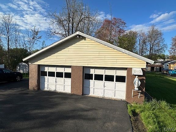 4th image of 722 W Court St