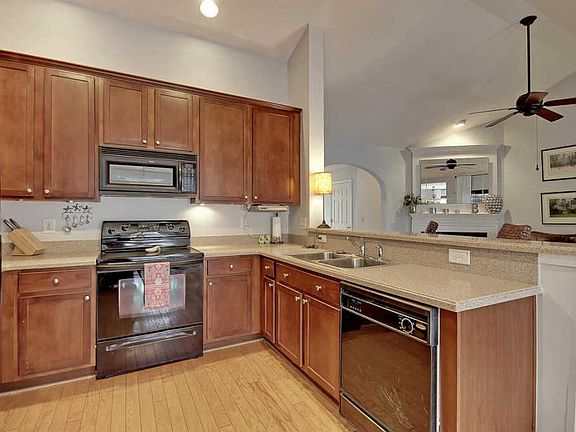 4th image of 1131 Ole Oak Dr