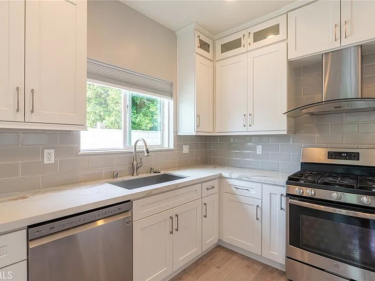 6938 Peach Ave — Photo 6