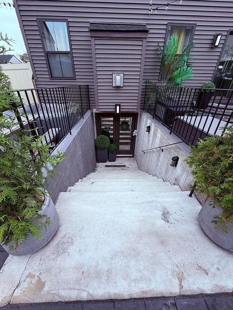 1 bed, $2,000 — Photo 1