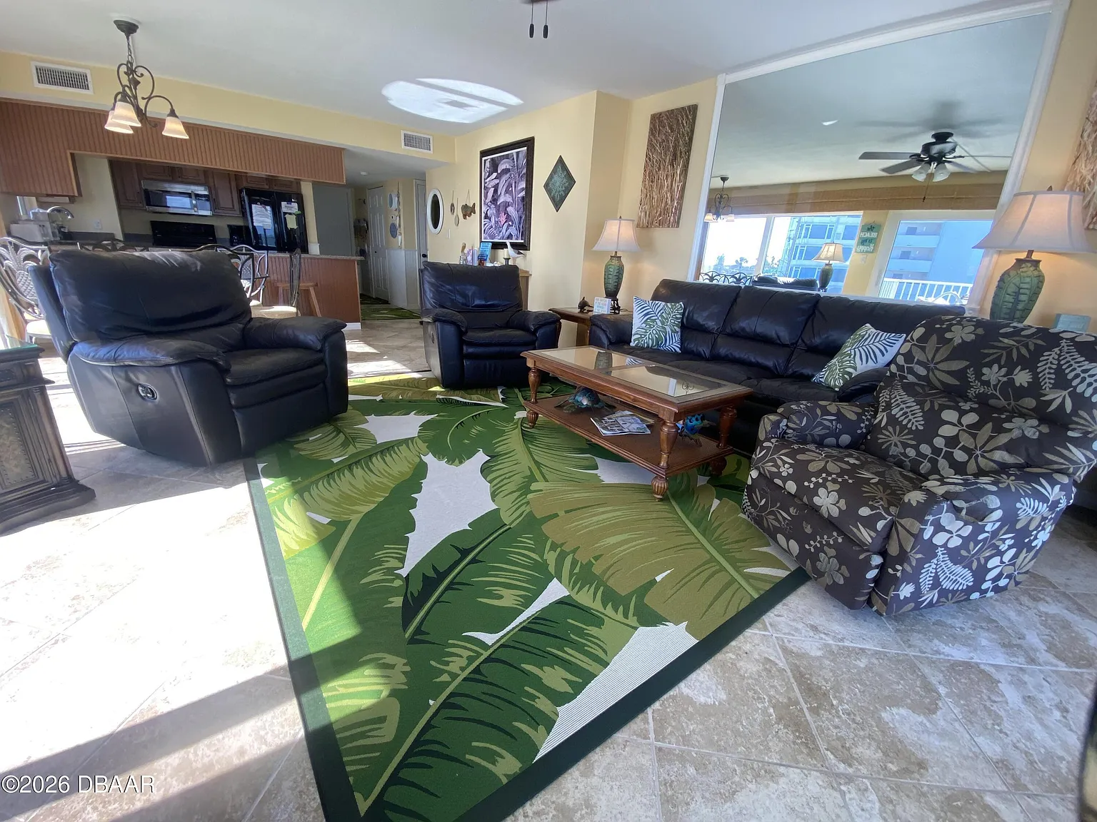 3 bed, 2.0 bath, 1240 sqft, $6,600 — Photo 2