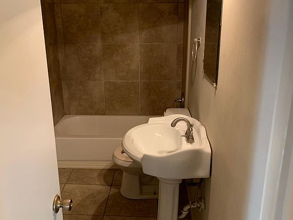 2nd image of 1527 Bennington Cv