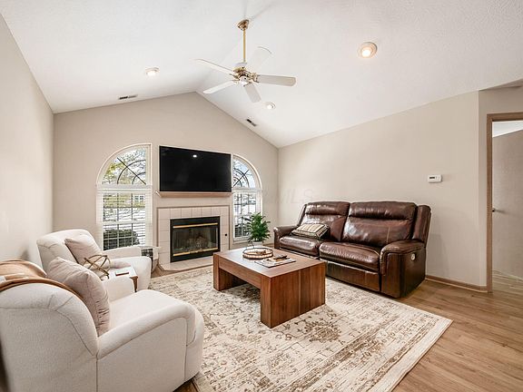 2nd image of 9427 Clermont Cir