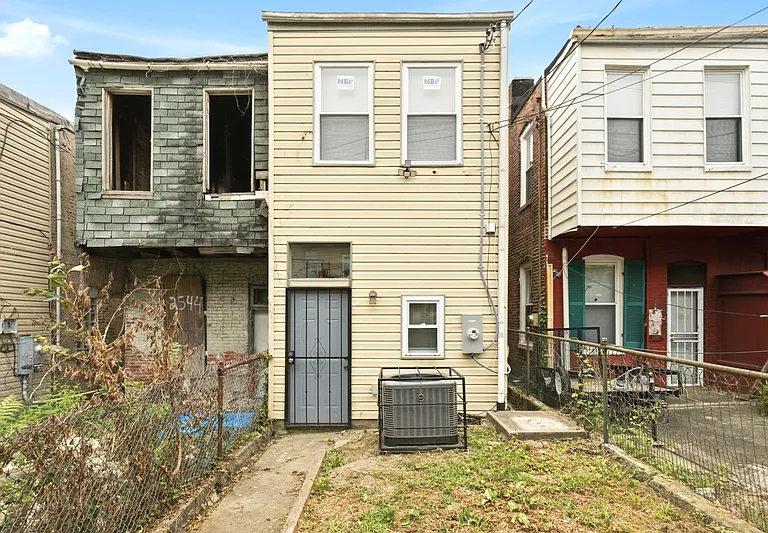 2546 W Baltimore St — Photo 16