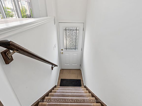 4th image of 15 Hemlock Way