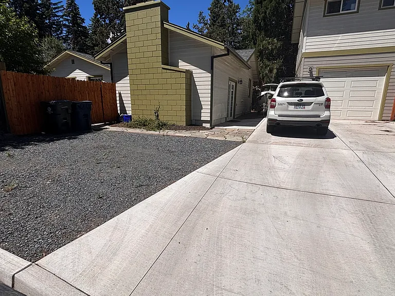 676 NE Franklin Ave — Photo 25