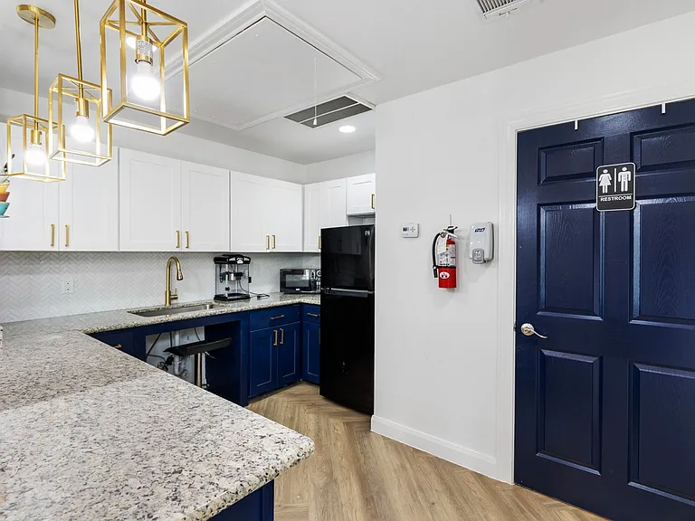 Leasing Center