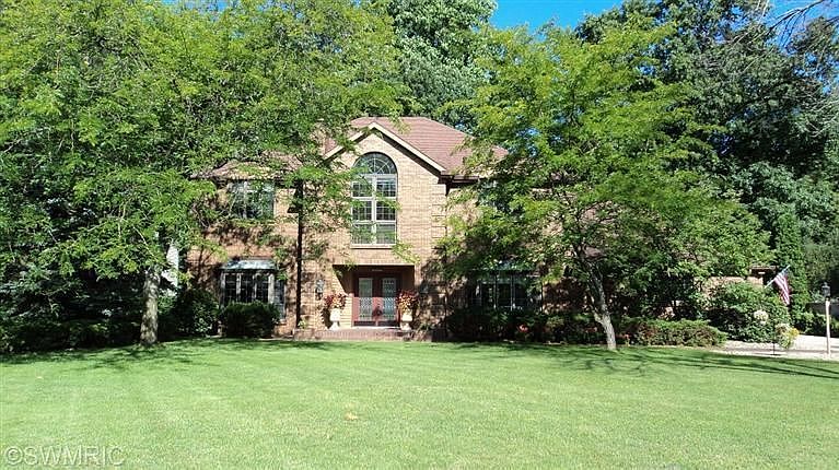 2nd image of 1585 Cardinal Dr