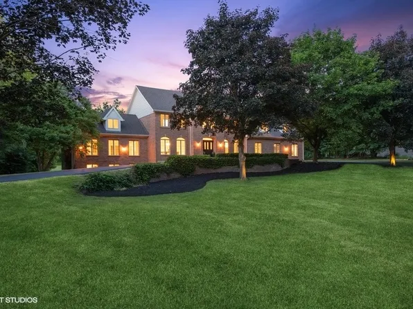 17 Lake Adalyn Dr, South Barrington, IL 60010