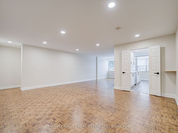 4th image of 3000 Bathurst St #109