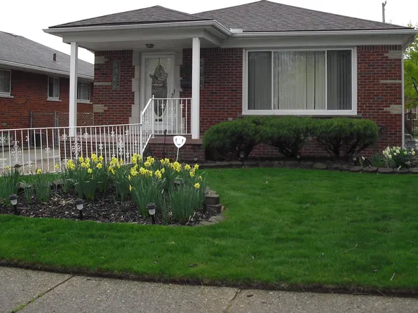 20936 Anita St, Harper Woods, MI 48225