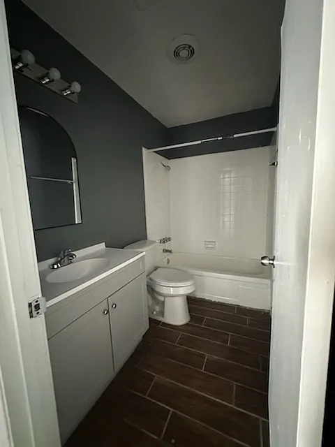 515 W Euclid Ave — Photo 2