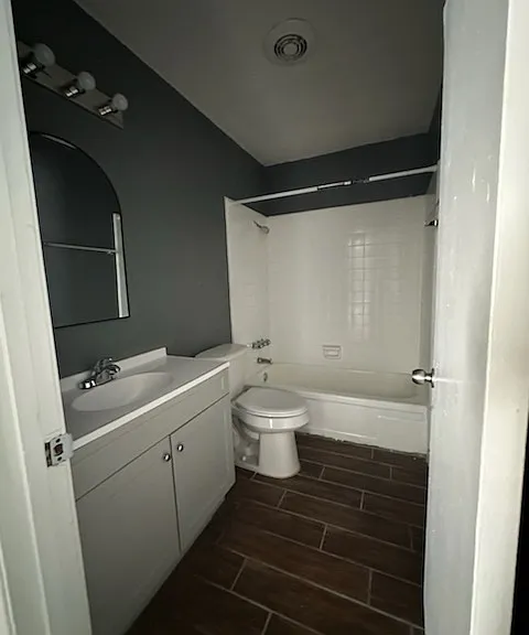515 W Euclid Ave — Photo 2