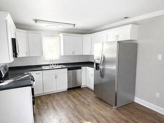 2nd image of 996 Dunlevie Rd