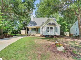 8 Fieldcrest Ct, Simpsonville, SC 29681
