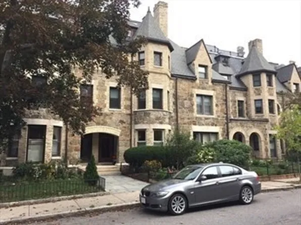 17 Garrison Rd #2, Brookline, MA 02445