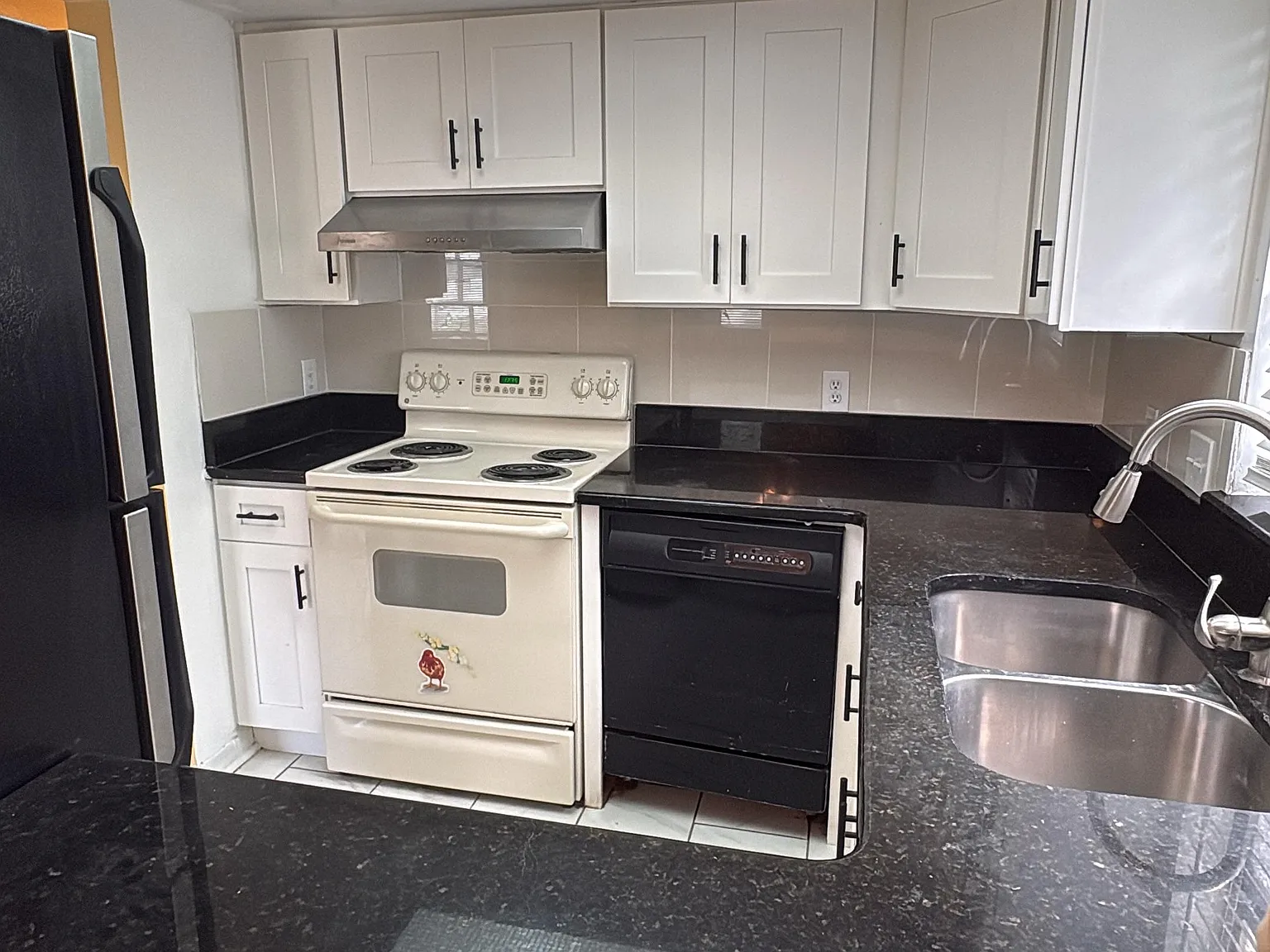 3 bed, 1180 sqft, $1,450 — Photo 2